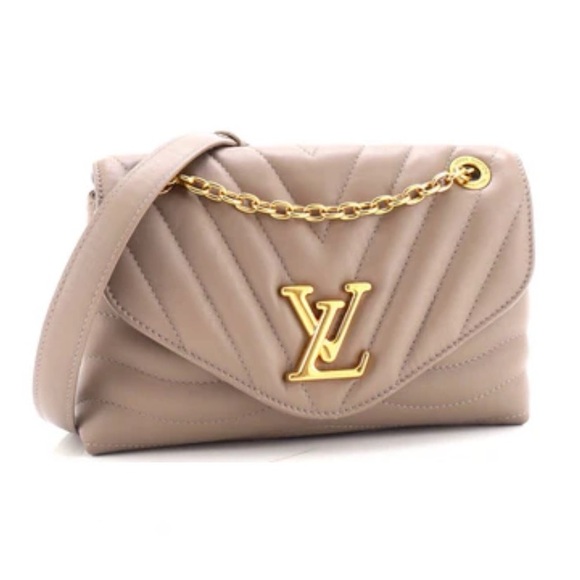 New Wave Chain Bag NM Quilted Leather MM - Picture 13 of 13